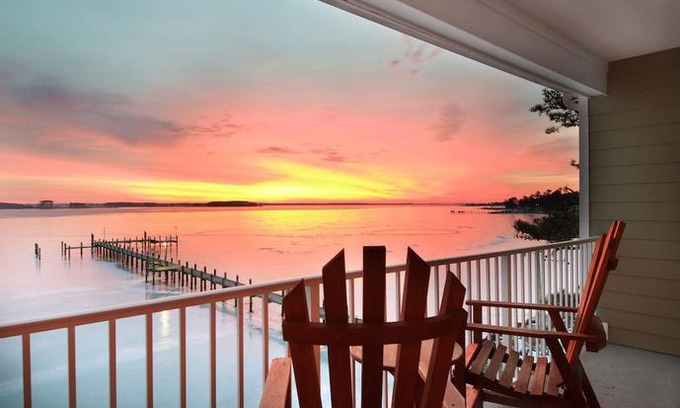 Piney Point Hotel | Island Inn & Suites an Ascend Hotel Collection Member