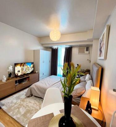 Lahug Apartment | IT Park Gem - Cozy Studio with Netflix and Pool Access