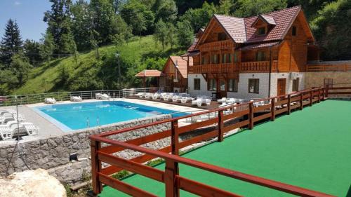 Uzice House | Izvor bazeni Vrela