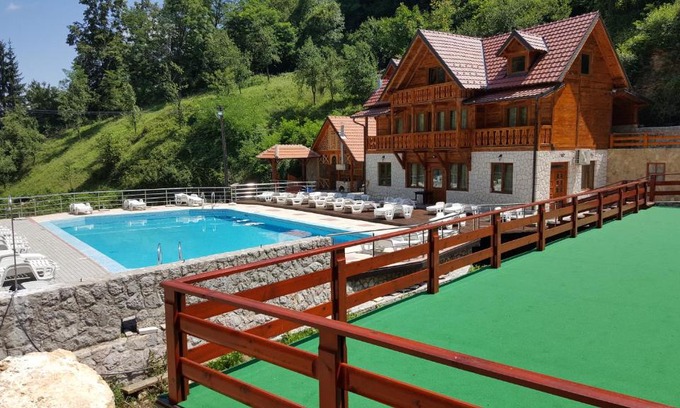 Uzice House | izvor bazeni vrela
