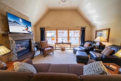 River Run House | Jack Pine 8011 by SummitCove Lodging