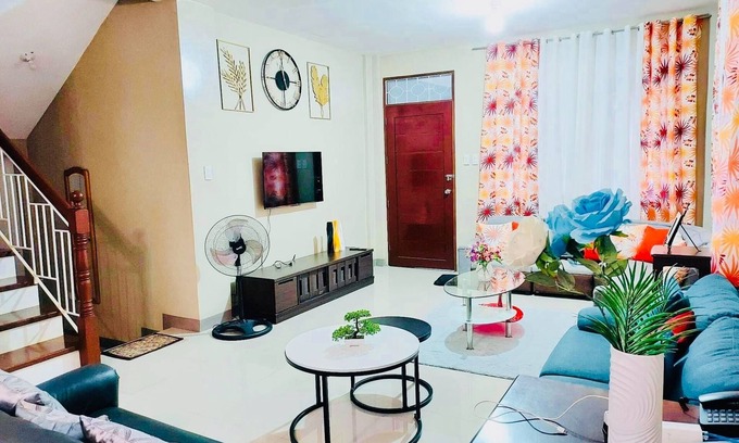 Daet House | JimmyDi Sweet Home- With swimming pool, close to everything-12 min to the beach.