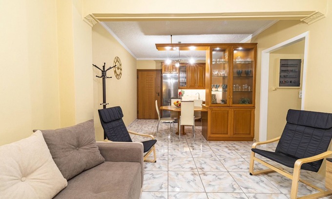 Nafplion City Centre Apartment | Johnny’s Three Bedroom Apartment nfor 2-8 people —5min from Nafplio center