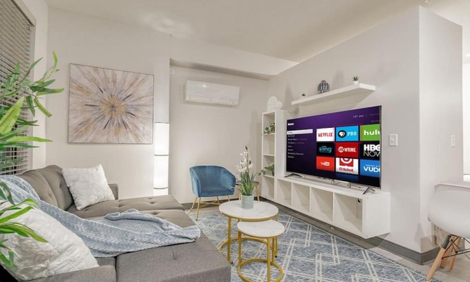 Westown Apartment | Journal Commons 425 Glamorous 1BR Suite Fast WIFI Fiser Forum