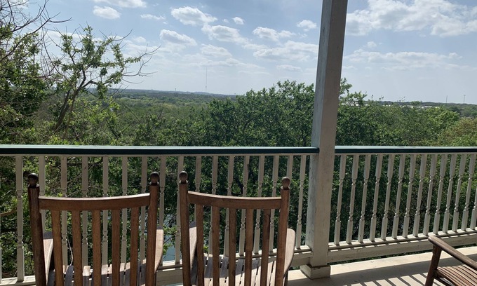 Gruene Condo | Just steps to everything Gruene!