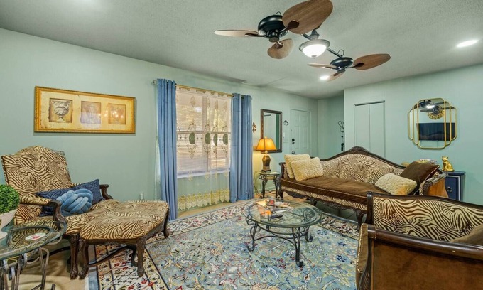 Tallahassee House | King Bed- Pets-HUGE fence yrd deck