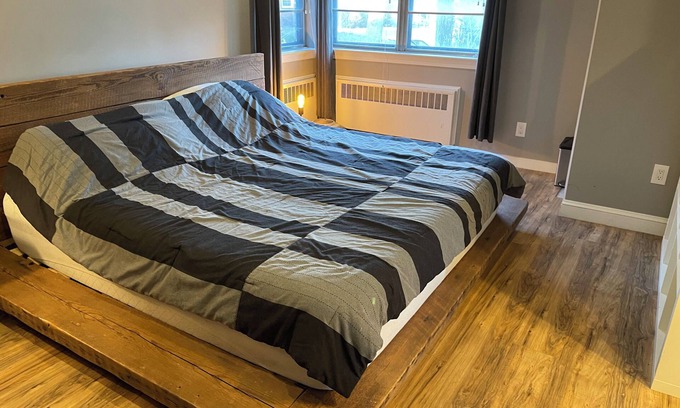 Silver Spring House | KING-SIZE BED in Master Bedroom & TWO SLEEP SOFAS IN BDRM 2 - SUITE 63.