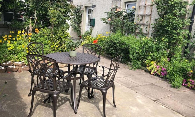 Nairn House | Kings Cottage, Nairn - a charming place to stay