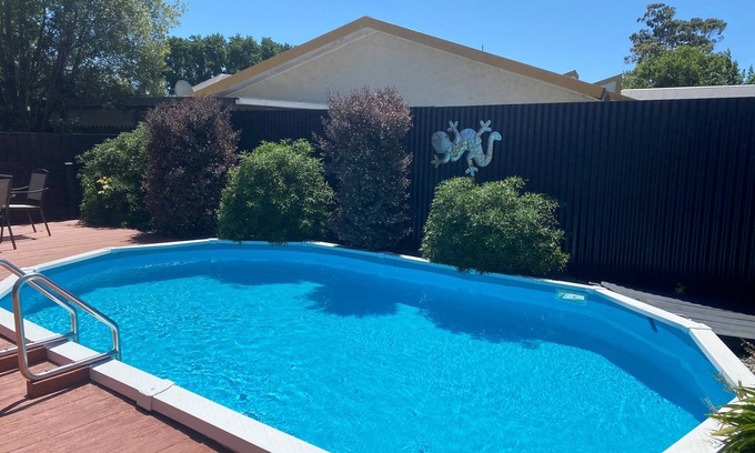 Blenheim Hotel | Knightsbridge Court Motor Lodge