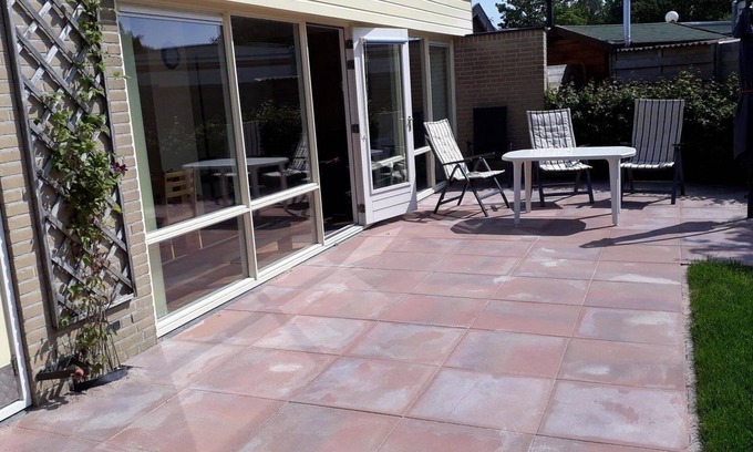 Sint Maartensvlotbrug House | Komfortabler Ferienbungalow für 4 Personen, Wlan