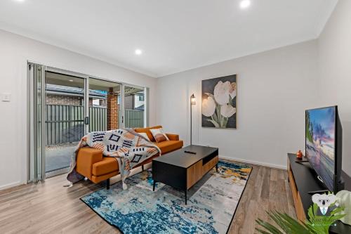 Austral House | KozyGuru | Austral | 5 Bed Comfy House