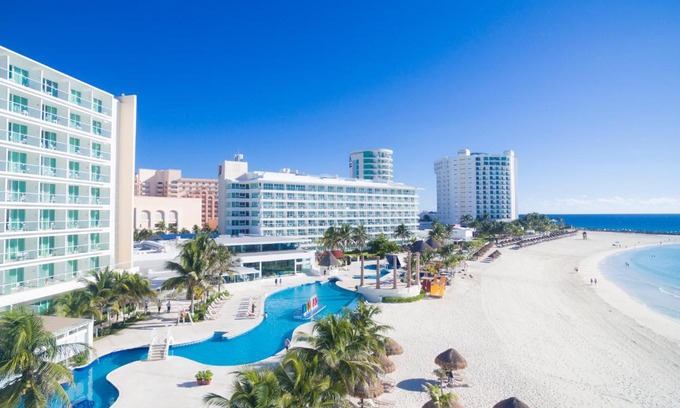 Punta Cancun Resort | Krystal Cancun