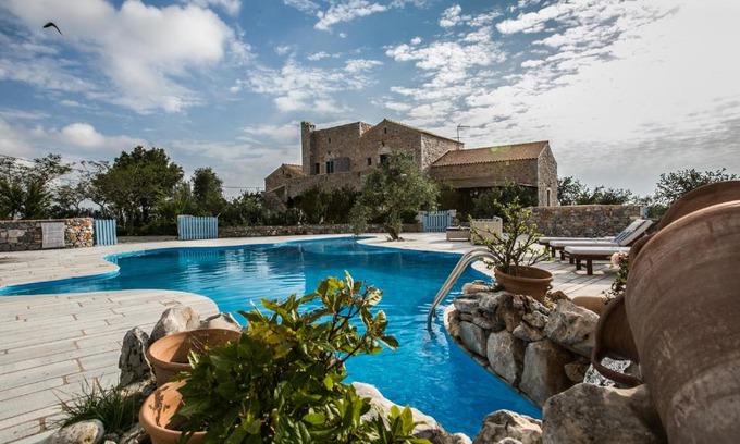 Areopoli Hotel | Ktima Karageorgou