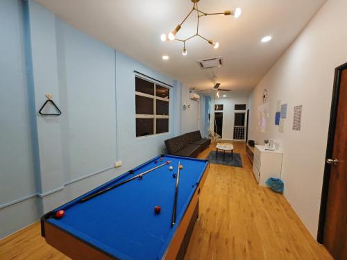 Empat House | KTV, Dart & Snooker 4BR 16-20pax 4min walk to Jonker & Town
