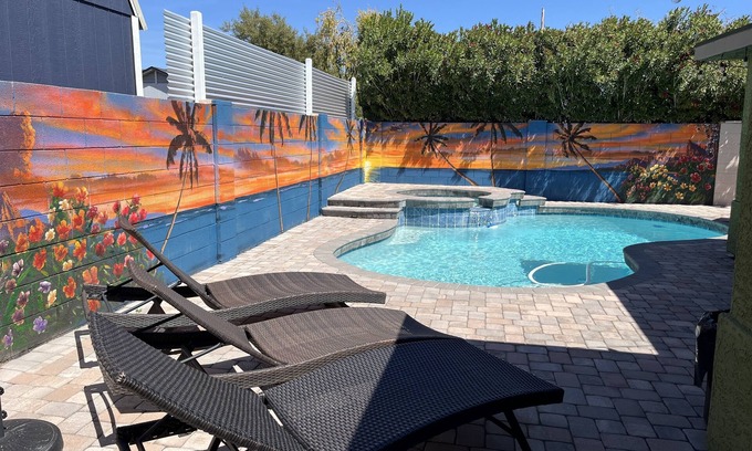 Glendale House | La Casa Verde, Pool, Cardinal Stadium, casino, Desert Diamond Arena and more.