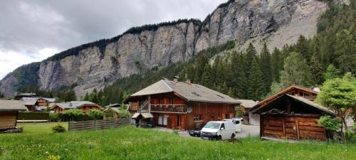 Les Prodains Ski Chalet | LA JOLIE BERGERE