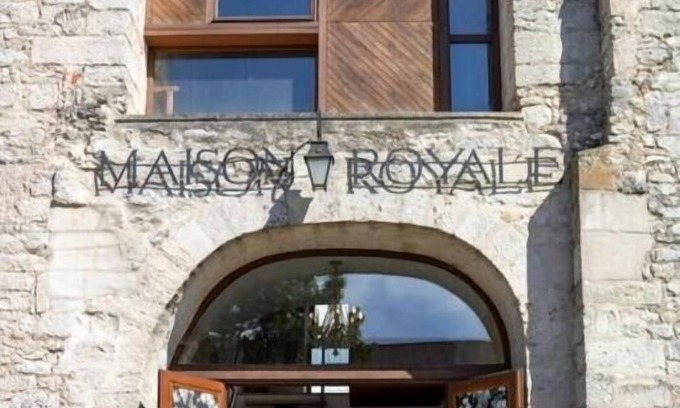 Pesmes House | LA MAISON ROYALE