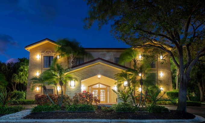 Deerfield Beach Hotel | La Quinta East Deerfield Beach - Boca Raton