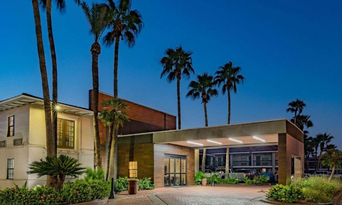 Western Division Hotel | La Quinta Inn by Wyndham Laredo I-35