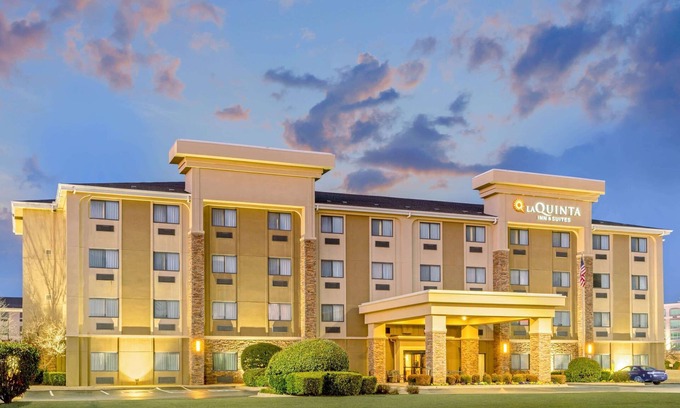Midwest City Hotel | La Quinta Inn & Suites by Wyndham Midwest City - Tinker AFB