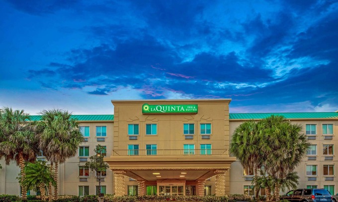 Cutler Bay Hotel | La Quinta Inn & Suites by Wyndham Miami Cutler Bay