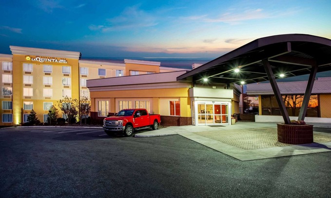 Lynchburg Hotel | La Quinta Inn & Suites by Wyndham Lynchburg at Liberty Univ.