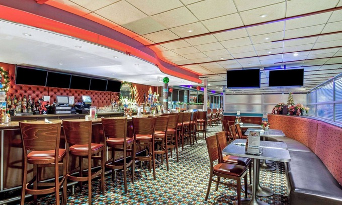 Stamford Hotel | La Quinta Inn & Suites by Wyndham Stamford/New York City