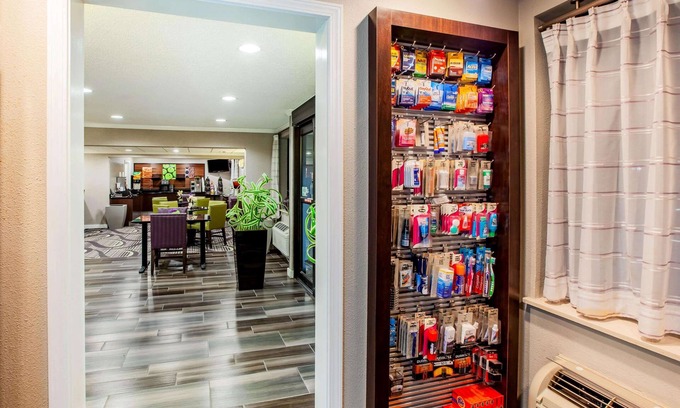 Baytown Hotel | La Quinta Inn & Suites by Wyndham Houston Baytown East