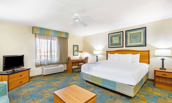Biggs Field Hotel | La Quinta Inn & Suites by Wyndham El Paso East