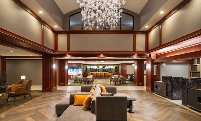 Madison Hotel | La Quinta Inn & Suites by Wyndham Madison American Center