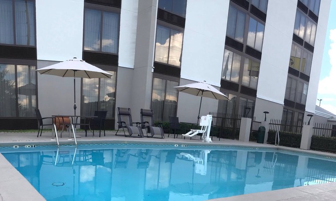 Dothan Hotel | La Quinta Inn & Suites by Wyndham Dothan