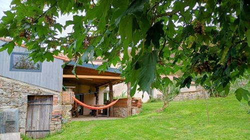 Saint-Michel-Mont-Mercure House | La Rustica