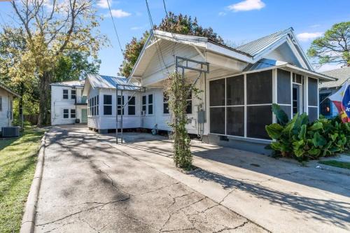 Freetown - Port Rico House | Lafayette Getaway - Private Room in a Shared House