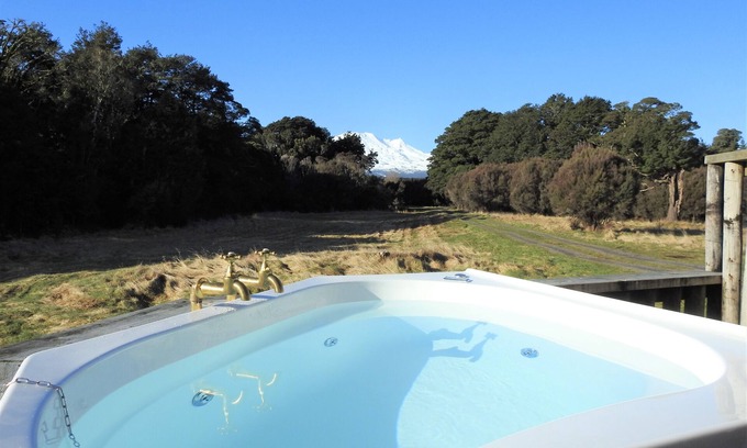 Horopito Ski Chalet | Lahar Alpine Retreat - Hot Tub, Mountain Views & Secluded Bush Setting