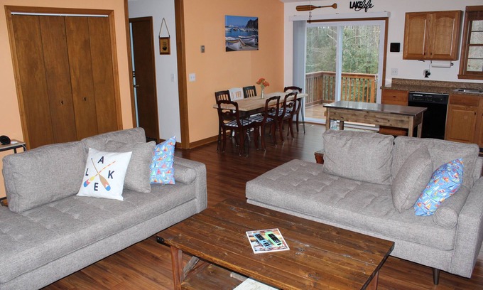 Blue Water House | Lake Anna Woodside Retreat - sleeps 4 adults and 2 children
