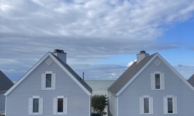 Port Clinton Apartment | Lake Erie Beauty.