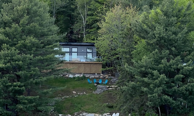Gooderham Cottage | Lake front Cottage/Hot tub, Sauna , Arcade