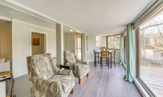 Mid America Cottage | Lake Hamilton Family Gem: Hot Tub & Boat Slip!
