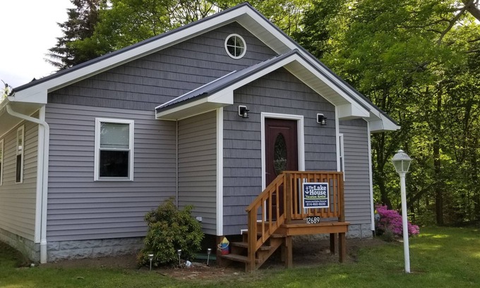 North Springfield House | Lake House near the Beach, Ice Cream Shop and Candy Gift Shop.