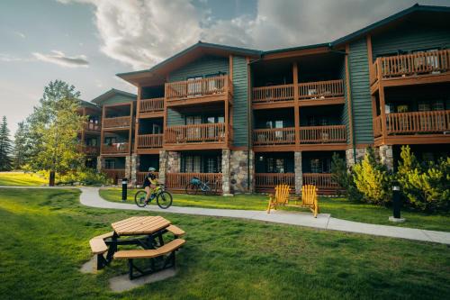 Lake Louise Hotel | Lake Louise Inn