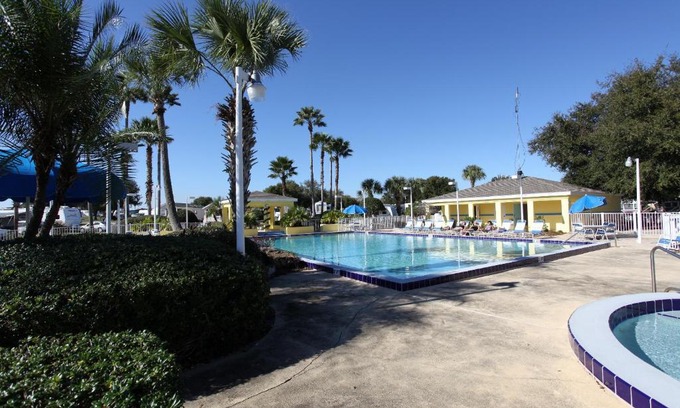 West Kissimmee Resort | Lake Magic Cottage 1