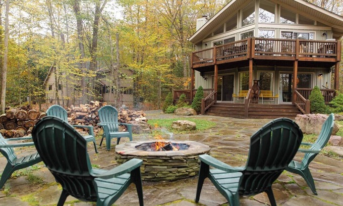Pocono Pines Cabin | Lake Naomi Chalet - 2hrs from NYC