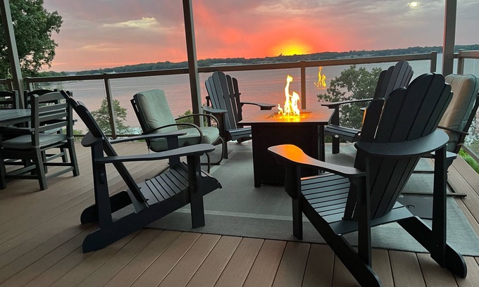 Arnolds Park Condo | Lakefront BB Corner Condo.nExpanded deck & panoramic views & 6 waterpark passes.