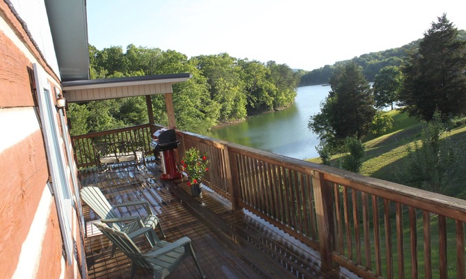 Dandridge Cabin | LakeFront Cabin Private Dock ez access nr Smoky Mtn Aug/Sep/LaborDay dates avail