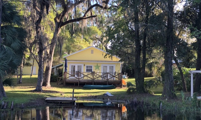 Inverness Cottage | Lakefront Cottage,Boating, Fishing, pet friendly, internet
