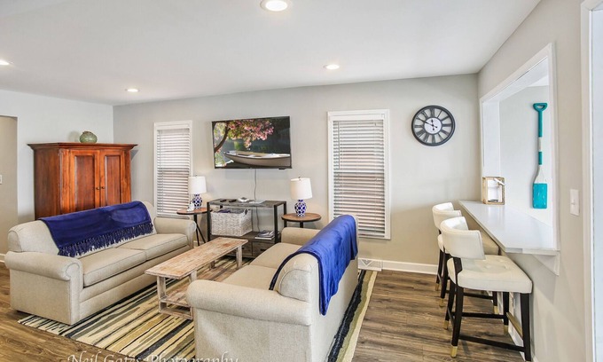 Fox Lake House | Lakefront Home on Fox Lake, IL under 90 minutes from Chicago!