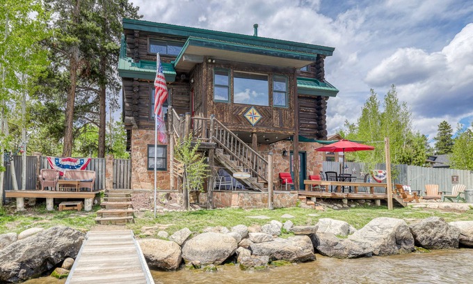Grand Lake House | Lakefront Log Home on Shadow Mountain Lake private dock to fish or boat, no pets