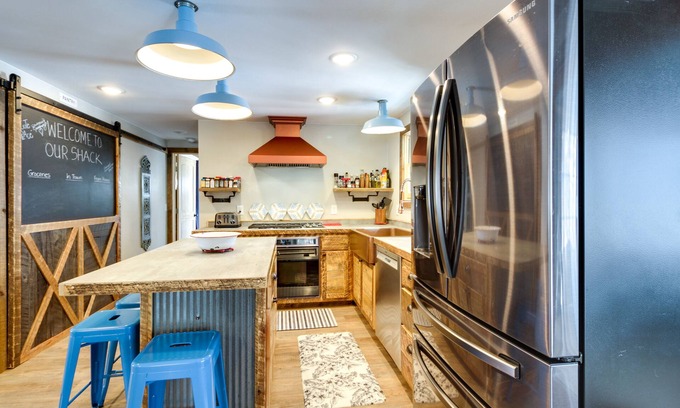 Nevis Cabin | Lakefront Nevis Cabin Escape w/Hot Tub!