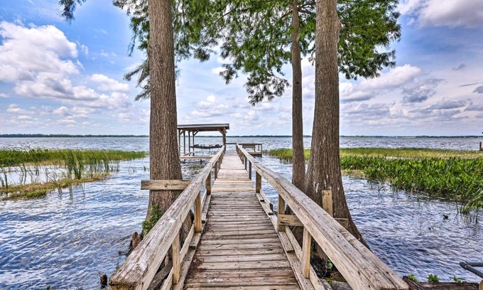 Tavares House | Lakefront Tavares Home with Sunroom and Boat Dock