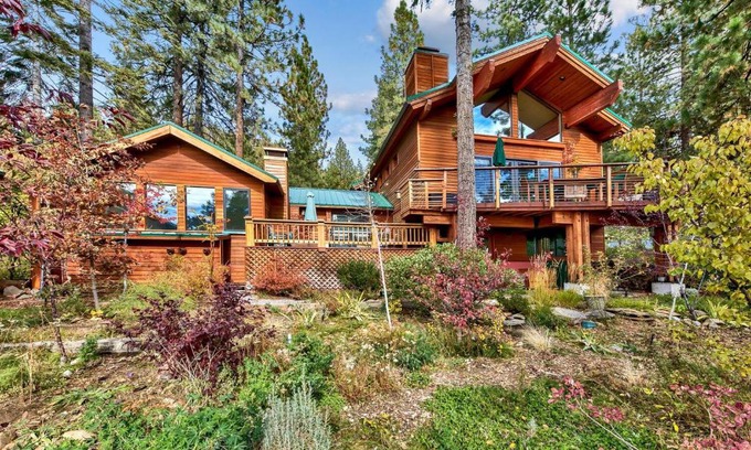 Brockway House | Lakeview Hideaway